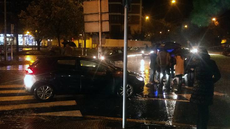 Auto batek oinezko bat harrapatu du Durangoko Olleria kalean