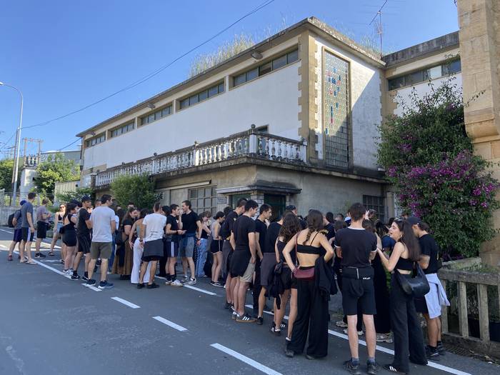 ‘Kaletik Gaztetxera’ dinamikak Montorretako lantegi bat okupatu du