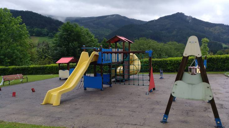 San Migel auzoko jolas eremua berritzeko lanak hasi ditu Garaiko Udalak