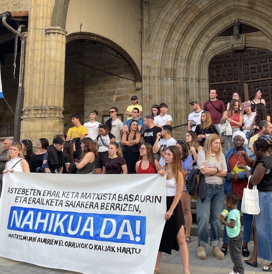 Arguedasko hilketa matxista salatzeko kontzentrazioak Zaldibarren eta Elorrion