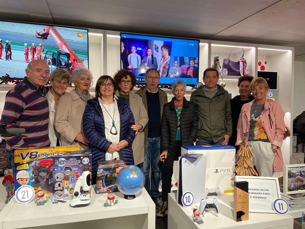 JAEDek 60. urteurrena ospatuz ireki du stand solidarioa