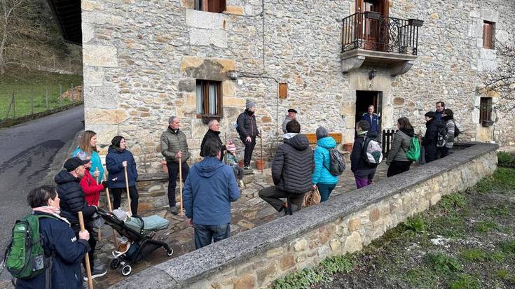 [ARGAZKI GALERIA]: Santa Ageda koplak abesten ibili dira gaur mañariarrak