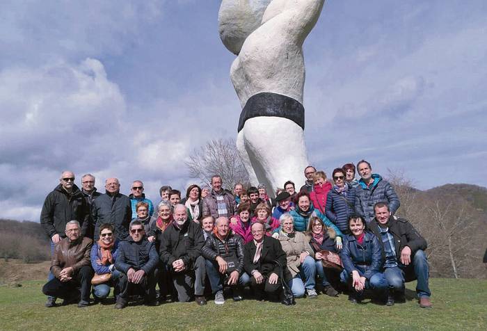 Hamabi Harri auzo elkarteak jaurtiko du txosnetako txupinazoa, apirilaren 30ean