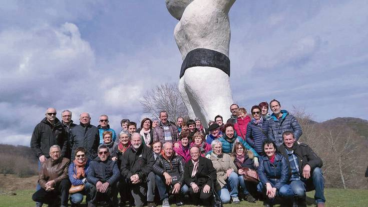 Hamabi Harri auzo elkarteak jaurtiko du txosnetako txupinazoa, apirilaren 30ean