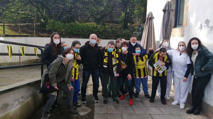 [ARGAZKI GALERIA] Elorrio futbol taldeko hainbat kidek Zumelegi egoitza bisitatu dute