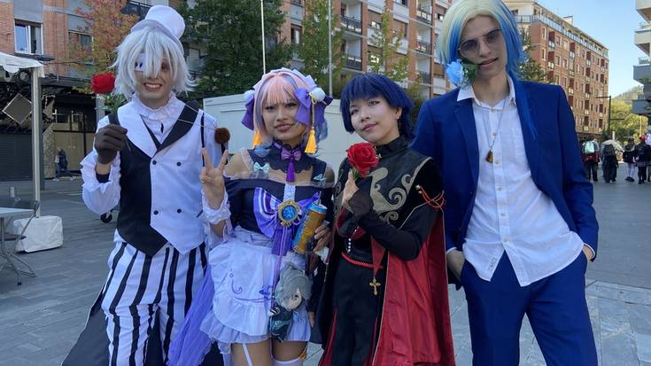 [ARGAZKI GALERIA]: Mangamorek 'otaku' sutsuz eta 'cosplay' jantziz bete du Zornotza
