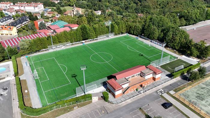 Berrizburu futbol zelaian aldagela berriak egitea aurreikusten dute