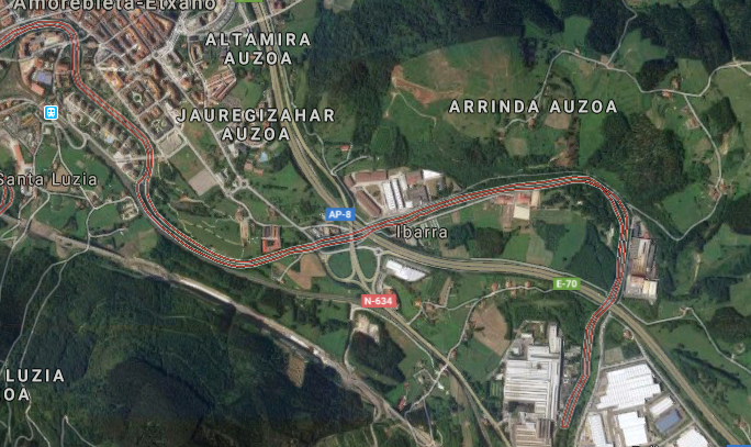 Zornotzan autobus bat matxuratu eta ilada luzeak sortu dira N-634an