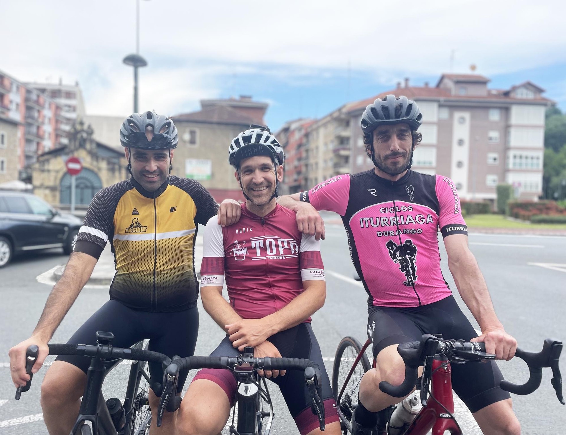 “Donejakue bidea egiten duzu, Pirinioetan zeharrekoa gero, eta, azkenean, bizikletak harrapatu egiten zaitu”