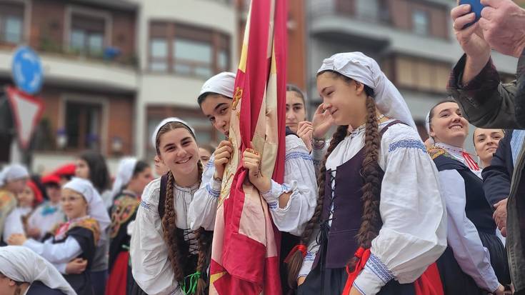 [ARGAZKI GALERIA]: Bizkaiko Dantzari Eguna iruditan