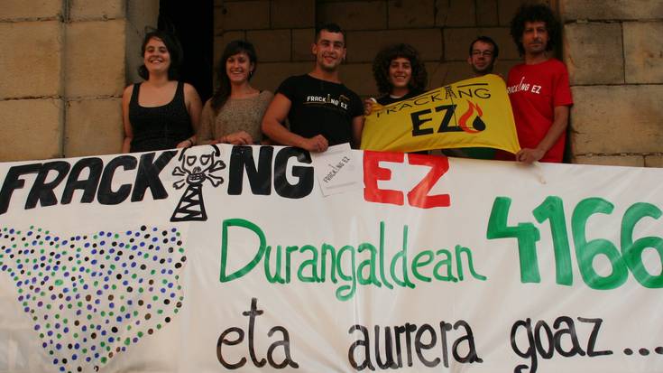 Espero baino lau aldiz sinadura gehiago bildu ditu Fracking Ez plataformak