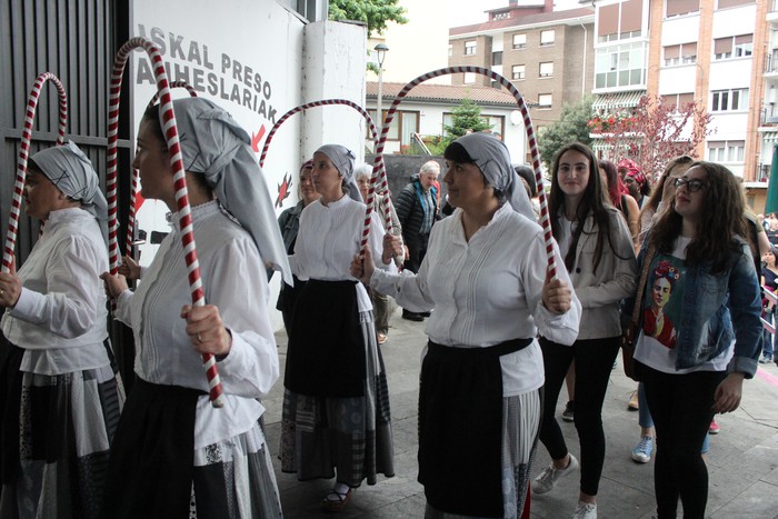 Jai Batzordeko kideek txupinazoa jaurtita hasi dituzte sanpedroak Atxondon - 18
