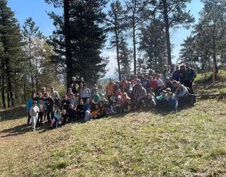 [ARGAZKI GALERIA] San Andres basoan 50 zuhaitz landatu dituzte, Durangoko Zuhaitz Egunaren barruan