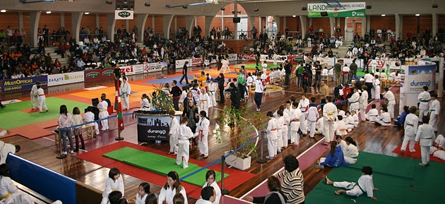 Judo torneoak 450 gaztetxo batuko ditu zapatuan Durangon 