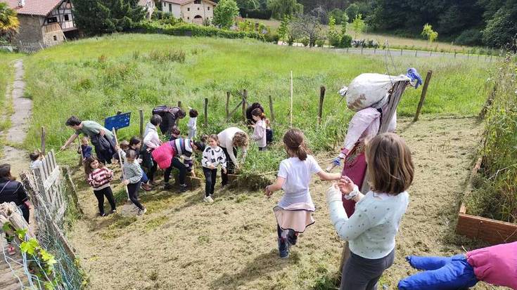[ARGAZKI GALERIA]: Garaiko umeen ortua prest, txorimalo berri eta guzti