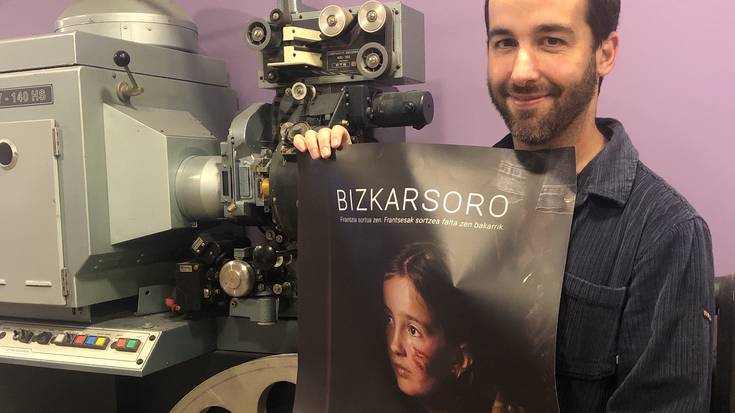 “Fikziozko herri batean kokatuta, errazagoa da denon herrietan kokatzea; Bizkarsoro edozein euskal herri txiki izan daiteke”