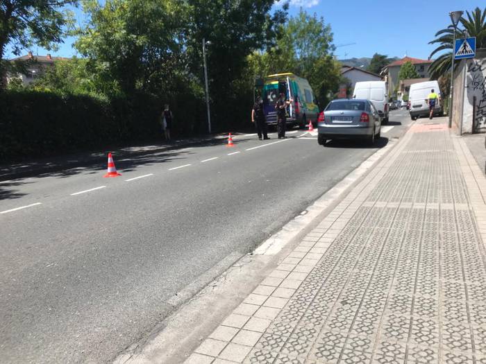 Auto batek oinezko bat harrapatu du Muruetan