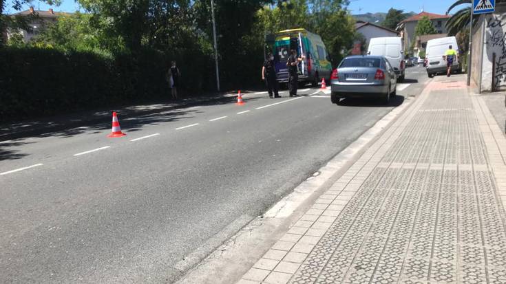 Auto batek oinezko bat harrapatu du Muruetan