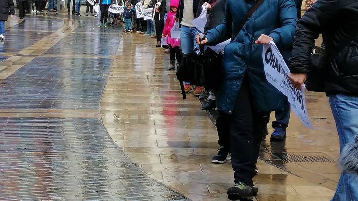 Giza kate jendetsua Durangon, urtarrilaren 11n Bilbora eta Baionara joateko deia egiteko