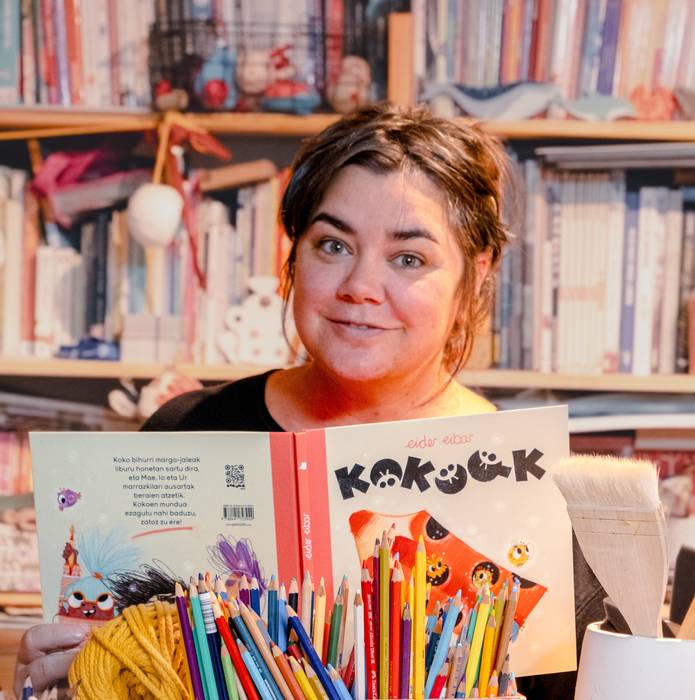 "Digitala teknika bat gehiago da niretzat, eskuz marrazteagaz bateragarria"