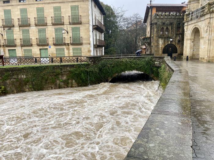 Durangoko Udalak Prebentzio Plana abiarazi du Ibaizabal eta Mañaria ibaien ur-goraldiari aurre egiteko