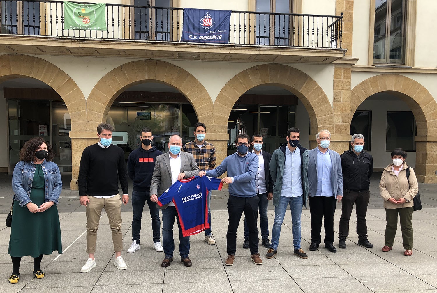 Zornotzako Udalak harrera egin die Amorebieta futbol klubeko ordezkariei