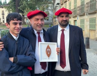 [BIDEOA]: Jon Gaminde gaiteroa omendu dute Zezenak Dira 40 urtez girotzeagatik