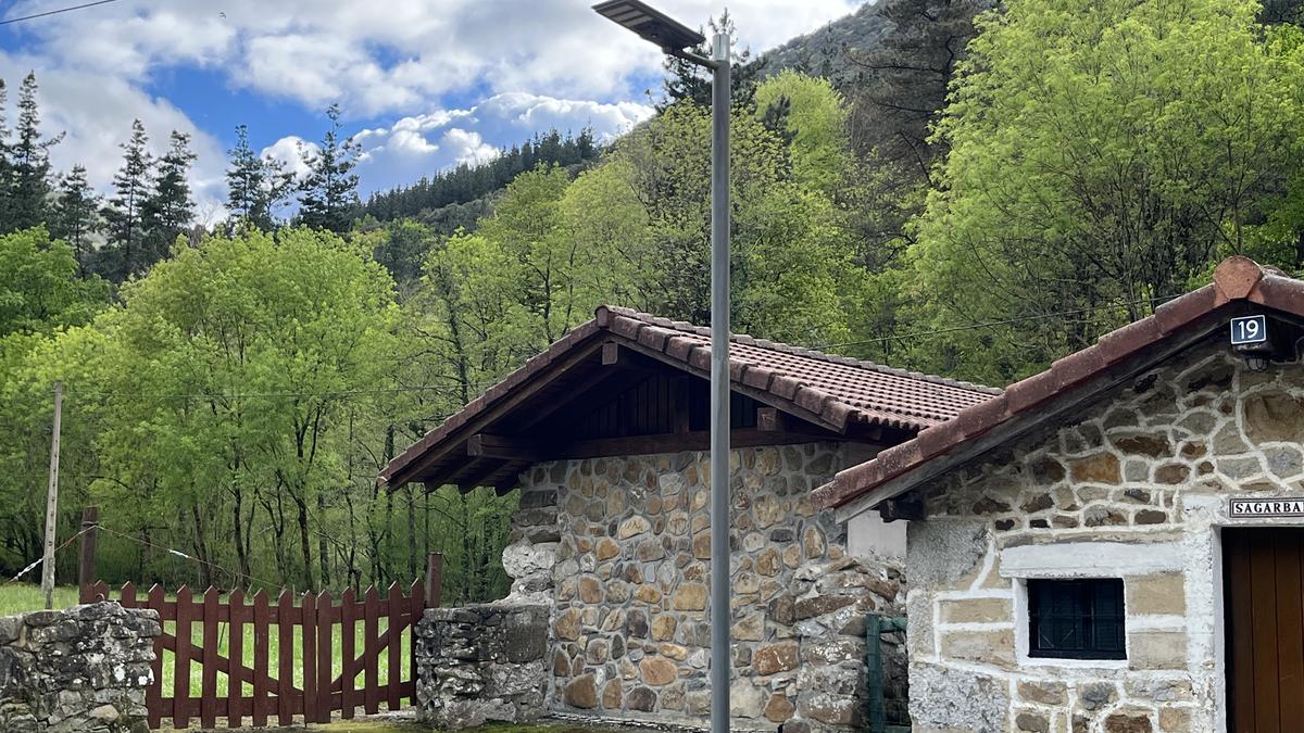 Mañariko Udalak Arrueta eta Urkuleta auzoetako argiteria publikoa berritu du