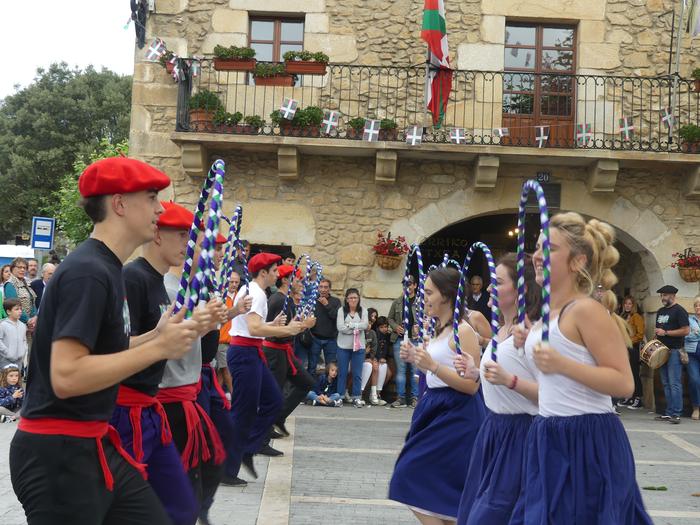 [EGITARAUA]: Kaparrak, Ezten Giro, mariatxiak eta pailazoen ikuskizuna Garaiko jaietan