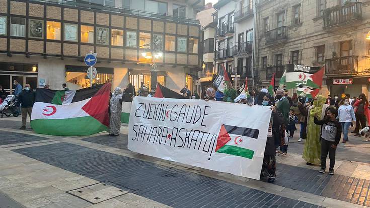 Hainbat lagunek babesa adierazi diote saharar herriari Durangon