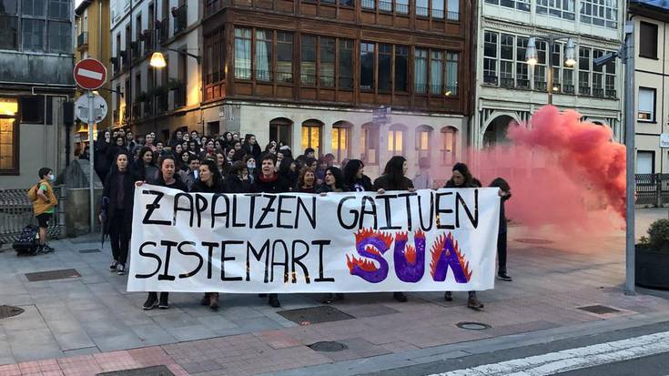 [ARGAZKI GALERIA] Ehunka emakumek parte hartu dute mobilizazio feministetan