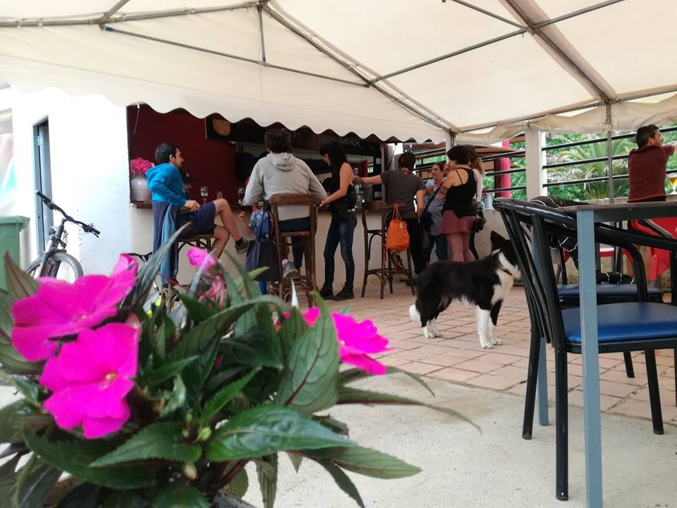 Lapurretan egin dute asteburuan Atxondoko igerilekuko tabernan