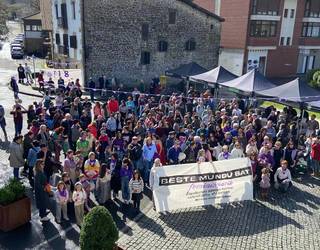 [ARGAZKI GALERIA] Borroka feministaren aldeko aldarriak ozen entzun dira Durangaldean