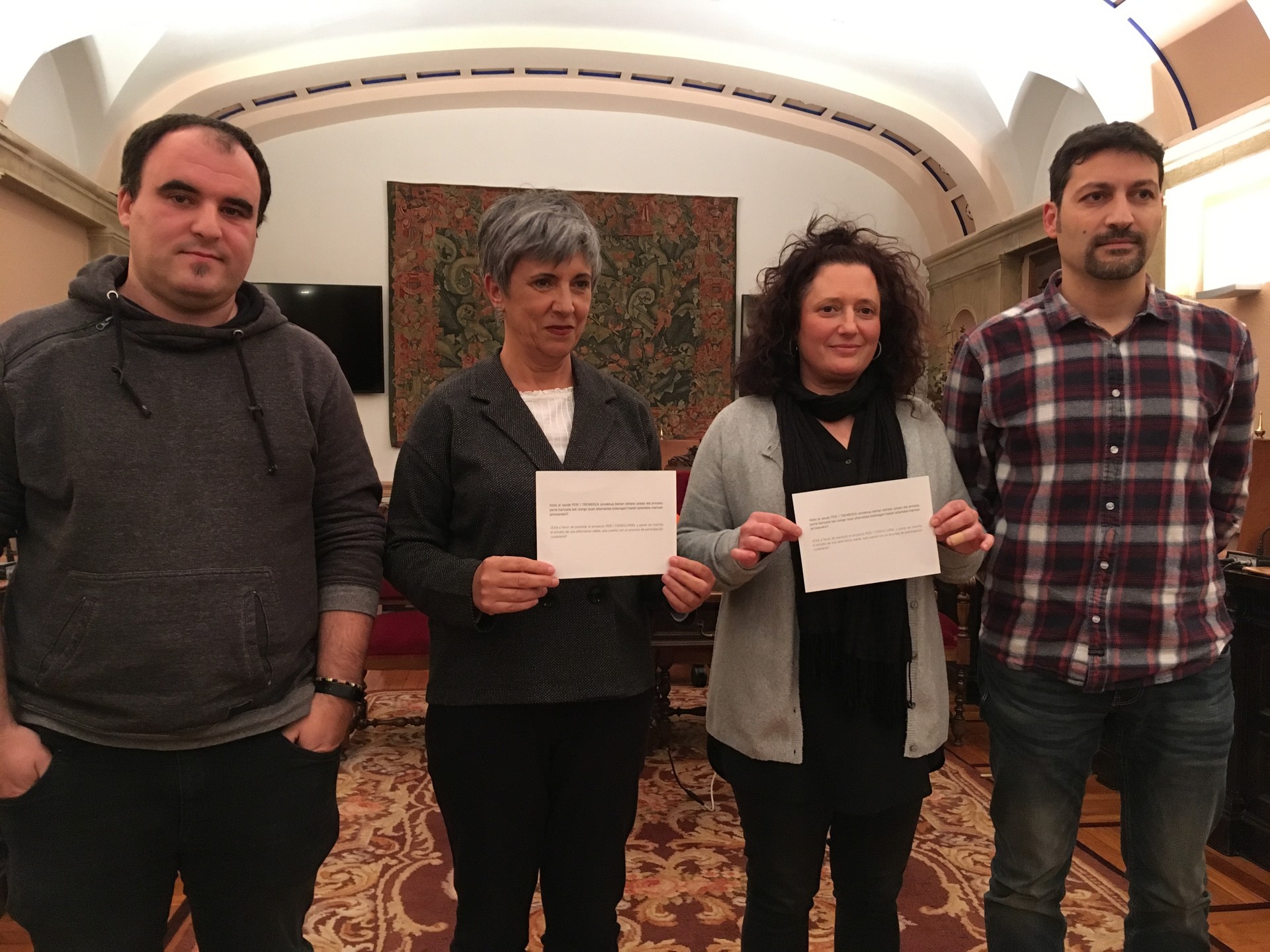Tren geltokiaren galdeketari buruzko jakinarazpena hilabete eta erdiz atzeratzea eskatu dio ministroen kontseiluak Durangoko Udalari