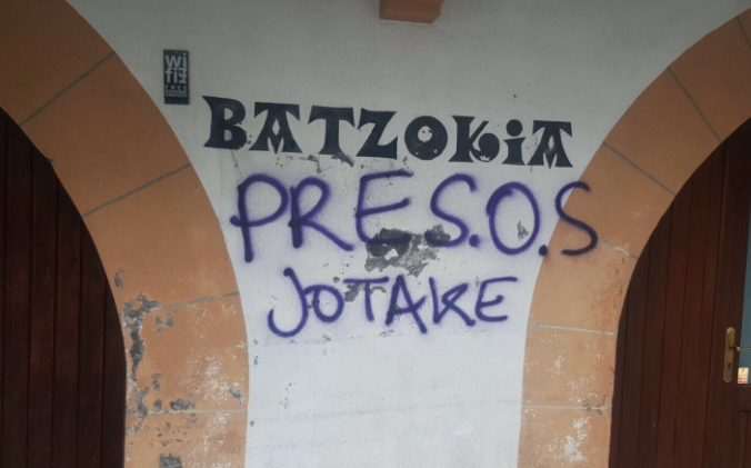 Batzokietan egindako pintadekin Ezker Abertzaleak zerikusirik ez duela dio Sortuk