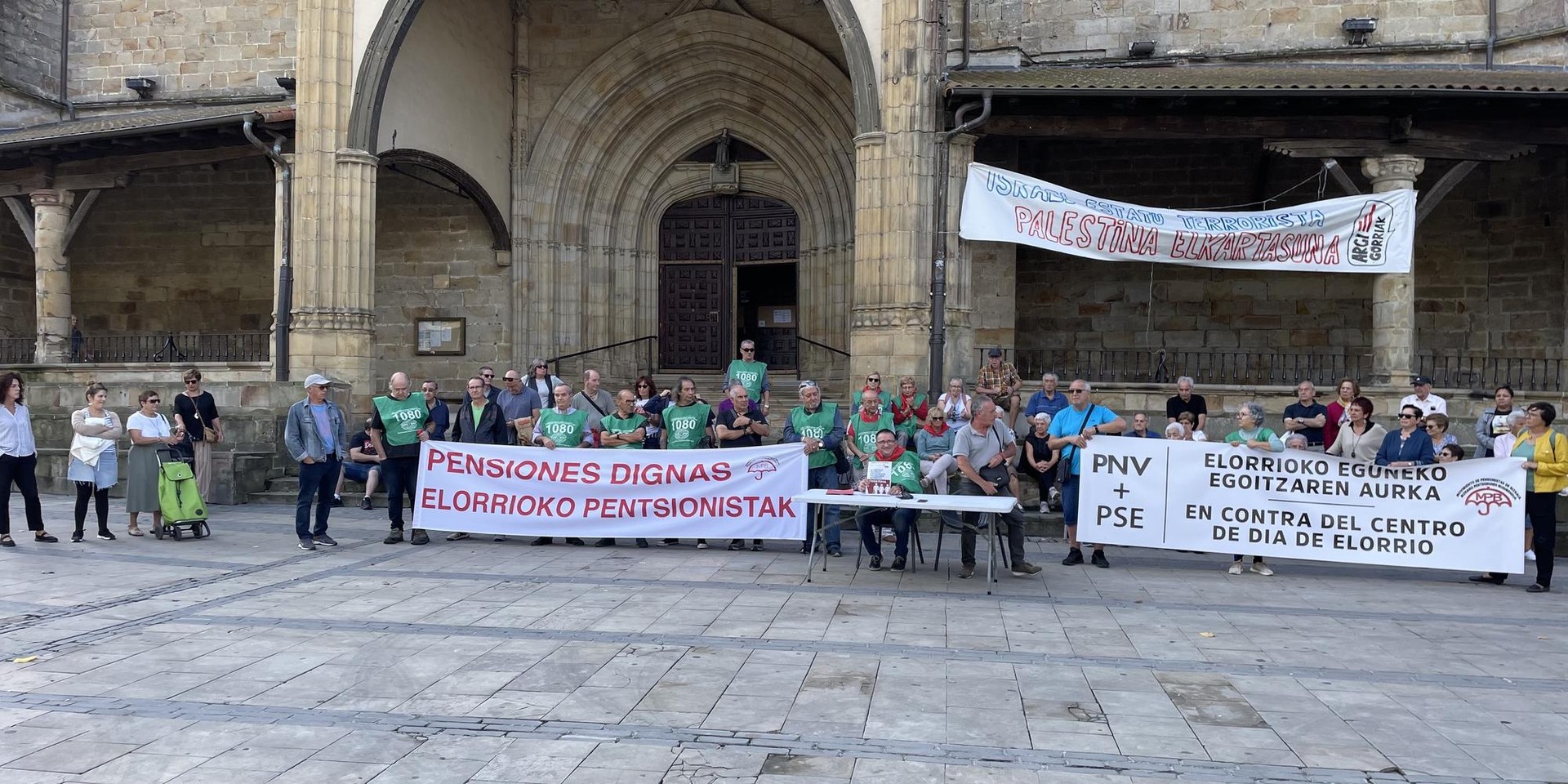 2.761 sinadura batu dituzte Elorrioko Eguneko Zentroaren alde
