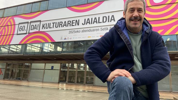 [BIDEOA]:  "Biniloen frikia naizenez, Azokan diskoak ikustea gozamena da"