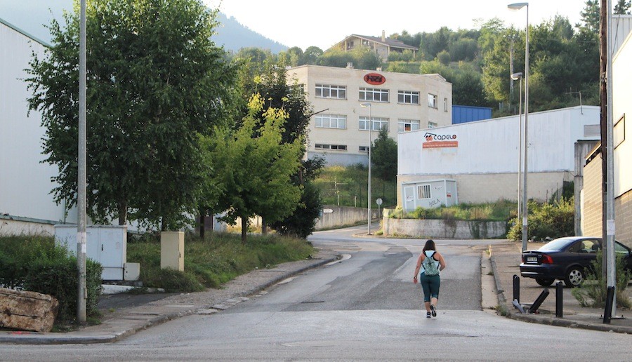Ur zikinak bideratzeko, saneamendu hoditeria sartuko dute Goitondoko industrialde pribatu bietan