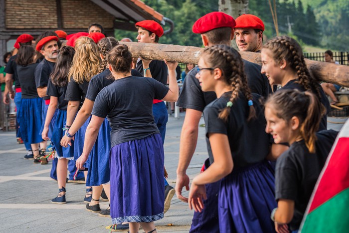 Donien Atxa jasota abiatu dituzte jaiak Garain - 2