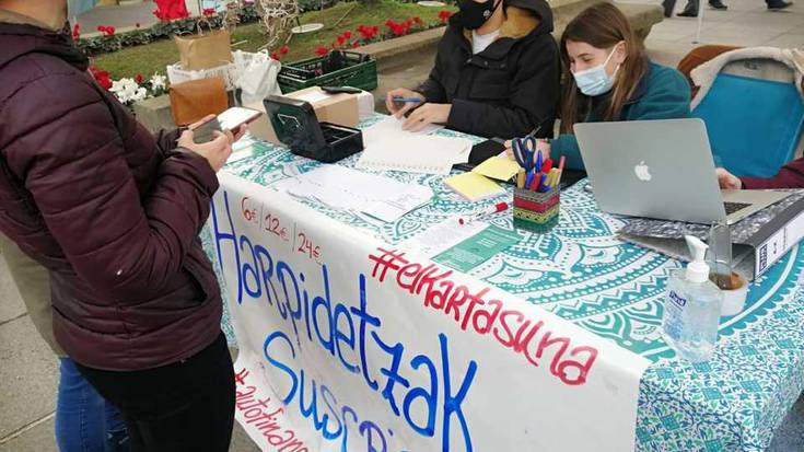 [ARGAZKIAK] Zornotzako Elkartasun Sareak azoka solidarioa egin du