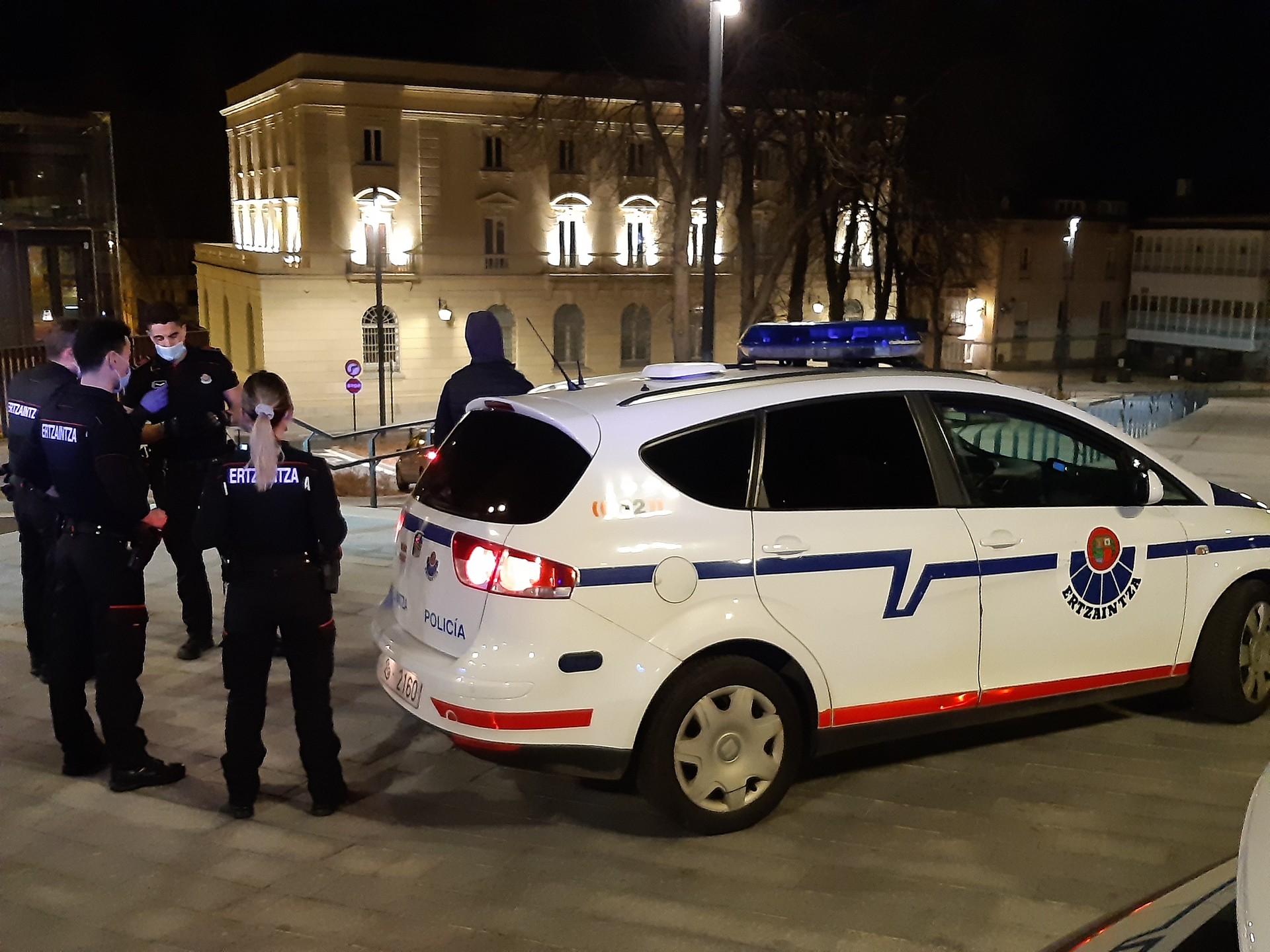 Zortzi gazte atxilotu ditu Ertzaintzak Zornotzako istiluekin zerikusia dutelakoan