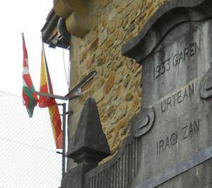 Epaitegien aginduz, Elorrion Espainiako bandera ipini dute