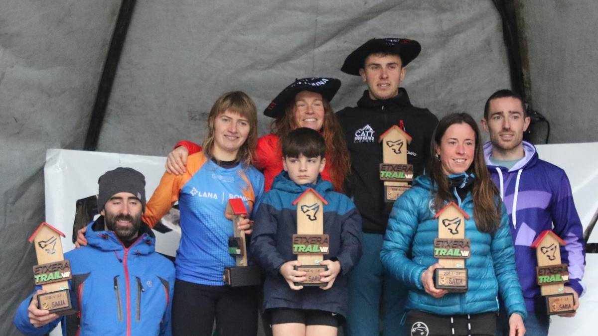 Oihana Azkorbebeitia txapeldun eta Iñigo Pradera txapeldunorde Etxera Trail mendi lasterketan