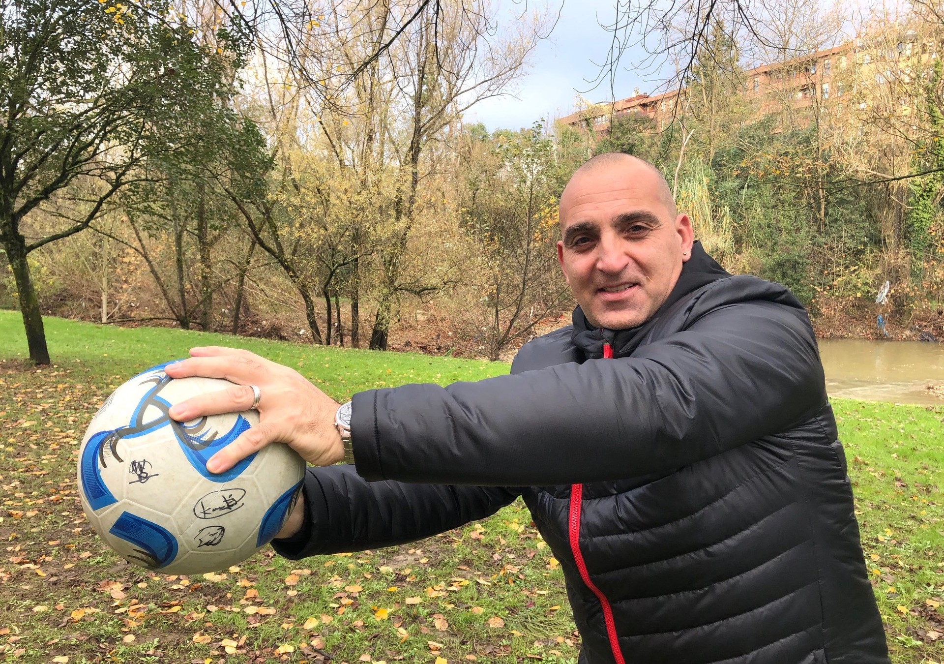 “Egoera hobetzen denean, futboleko atezainen eskola bat sortu gura dut”
