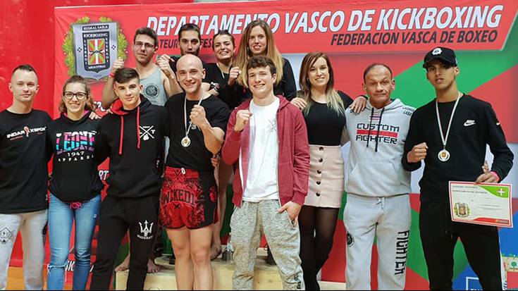 Durangaldeko kickboxing taldeetako borrokalariek zortzi domina irabazi dituzte Euskadiko txapelketan