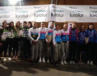 [SAILKAPENA] Mugarra Triatloi Taldeko emakumeak podiumera igo ziren Zornotzako taldekako duatloian