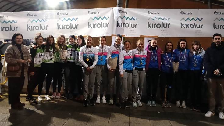 [SAILKAPENA] Mugarra Triatloi Taldeko emakumeak podiumera igo ziren Zornotzako taldekako duatloian