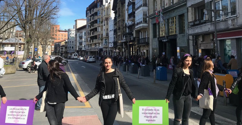 Martxoaren 8an lortutako indarrari jarraipena eman gura diote Durangoko feministek