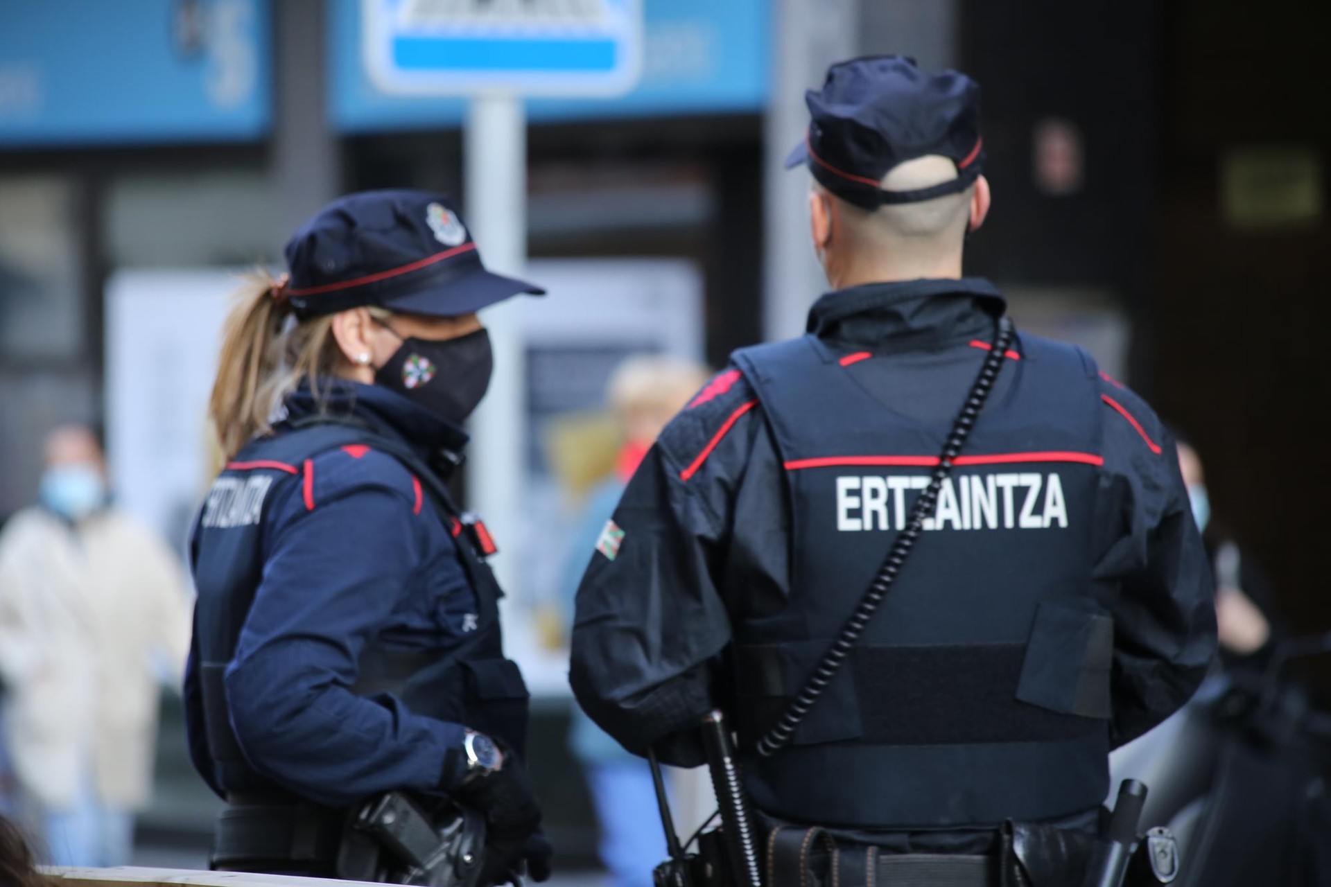 Durangon 19 urteko gazte bat atxilotu dute indarrez tira eginda urrezko kate bat lapurtzeagatik