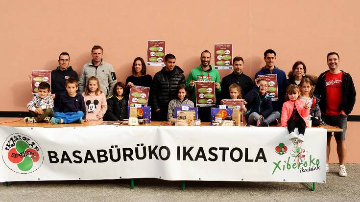 Zuberoako ikastolen aldeko 'Ikaskoli' otzarak Durangaldeko hainbat puntutan jaso daitezke
